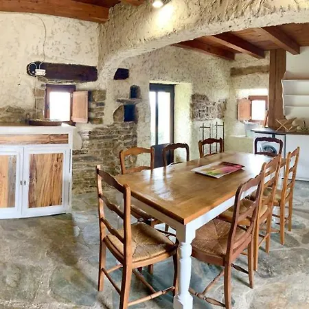 Bedousses בית נופש